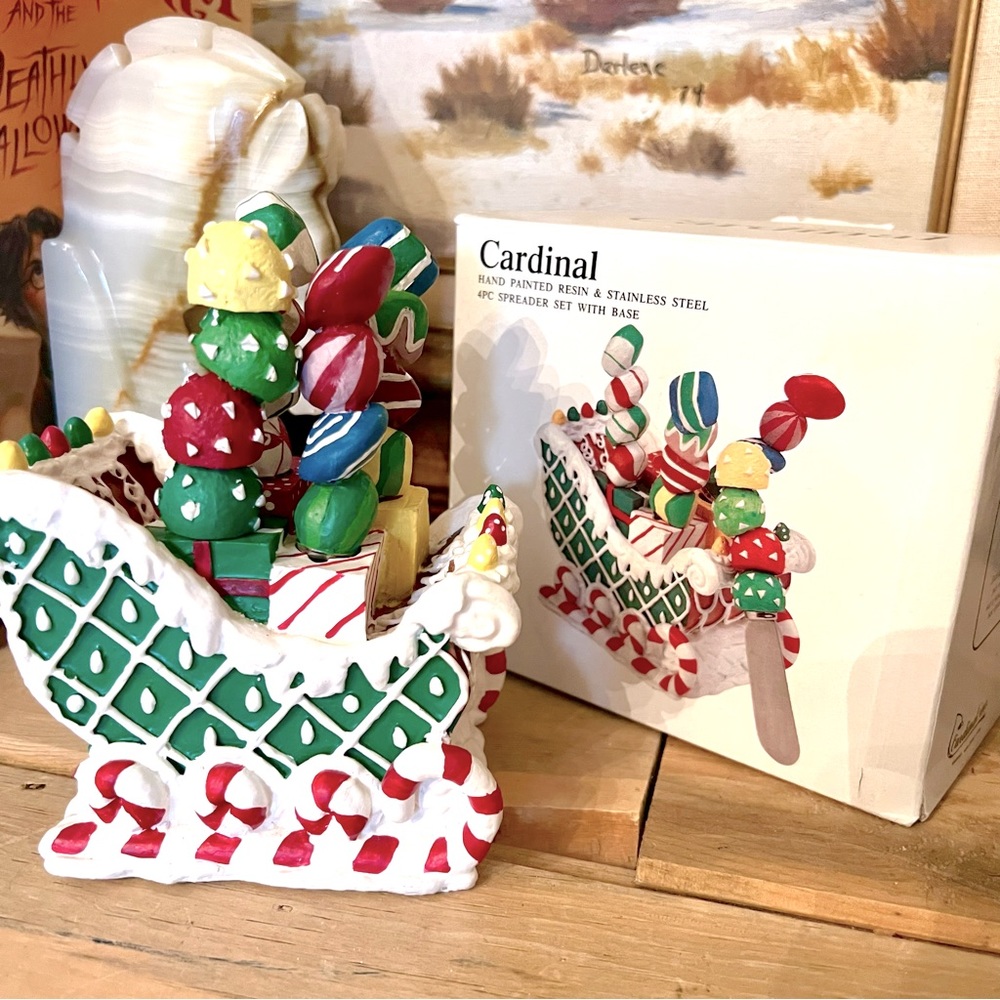 Cardinal Hand Painted Resin Stainless Steel 4pc Spreader Set & Base Christmas 🎄